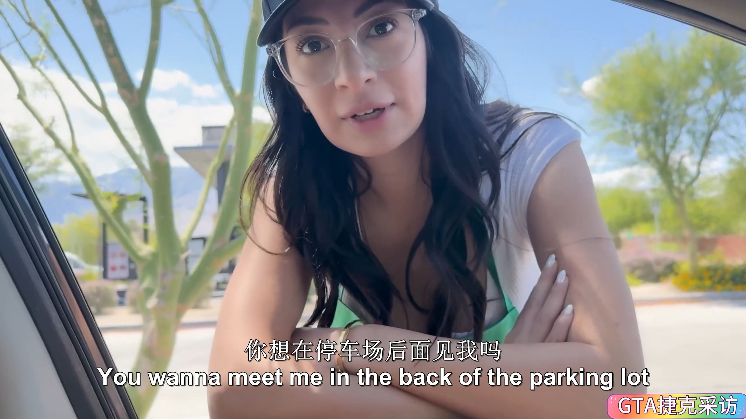 捷克街头-齐刘海蓝色编发的旗袍风俗娘